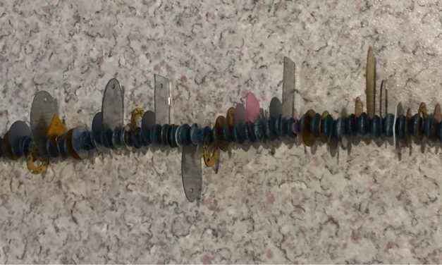 Short Hanging Bead Thing